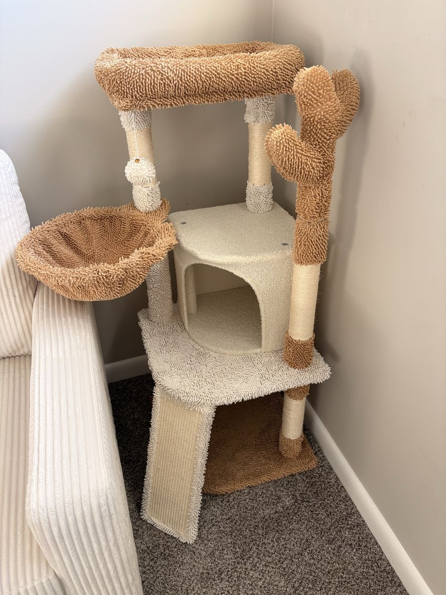 Cat Tower / Cat Tree