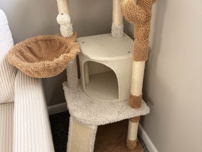 Cat Tower / Cat Tree