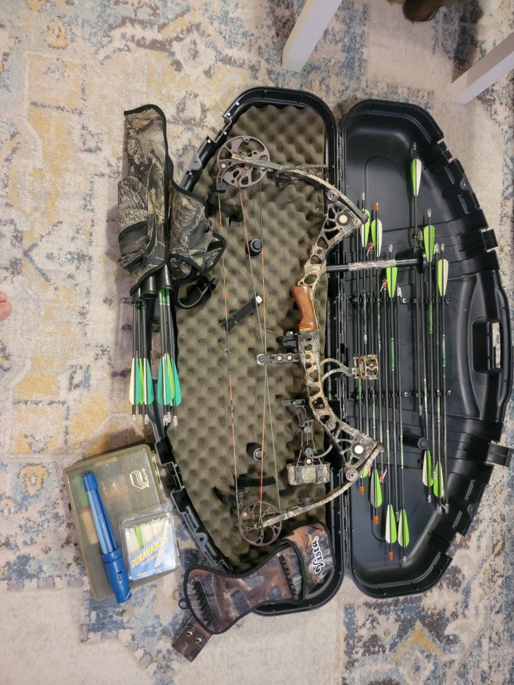 Compound Bow Hunting Package - Camo Bow, Hard Case, Arrows, Quiver, & Accessories