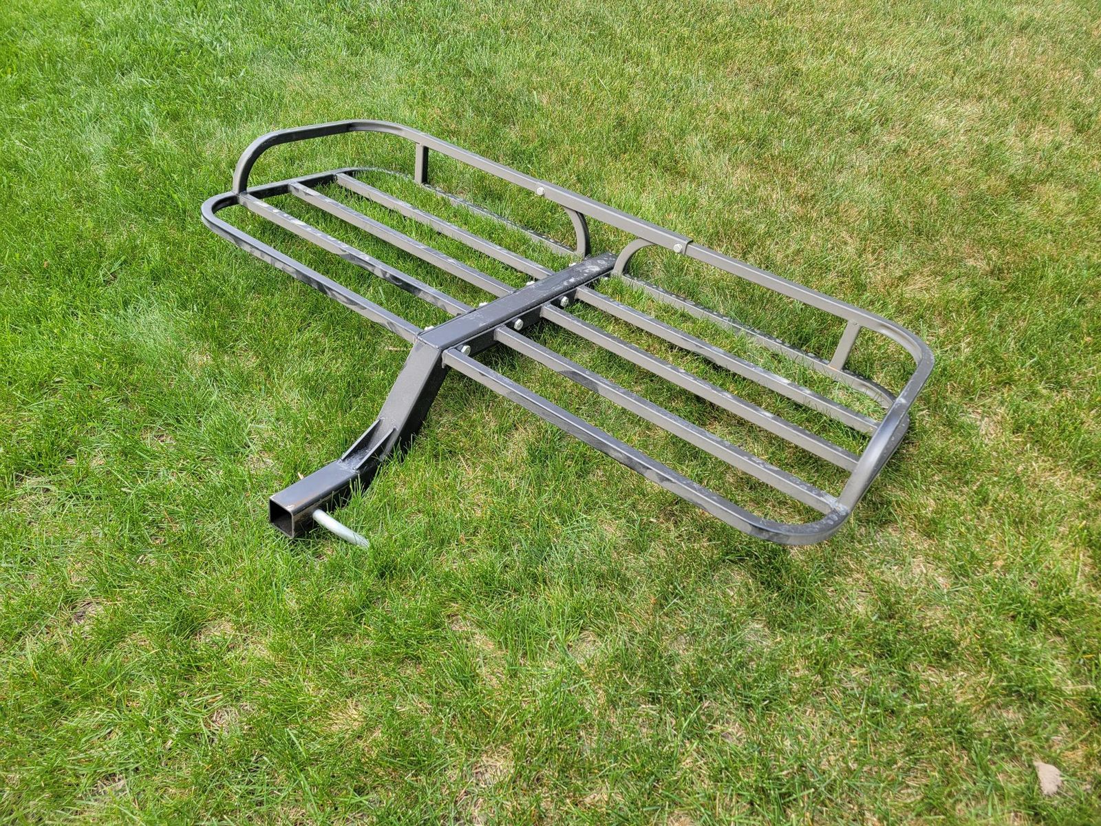Trailer hitch luggage carrier