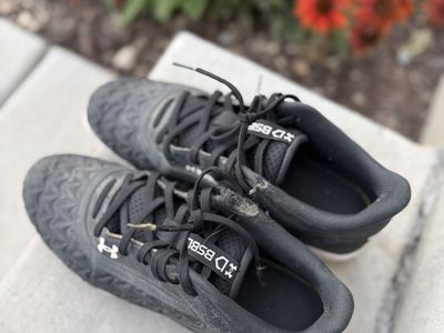 Under Armour Baseball Cleats - Size 8.5