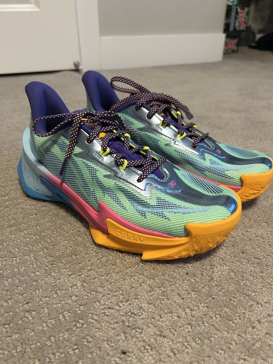 Curry Series 7 (Brand New) men size 8 women 9.5