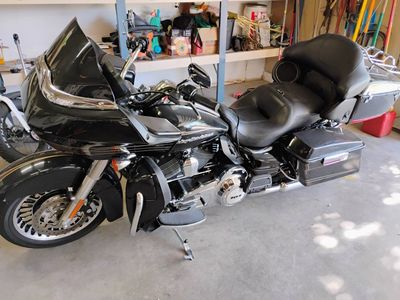 Harley-Davidson Road Glide Ultra - Touring Motorcycle - Black - Excellent Condition