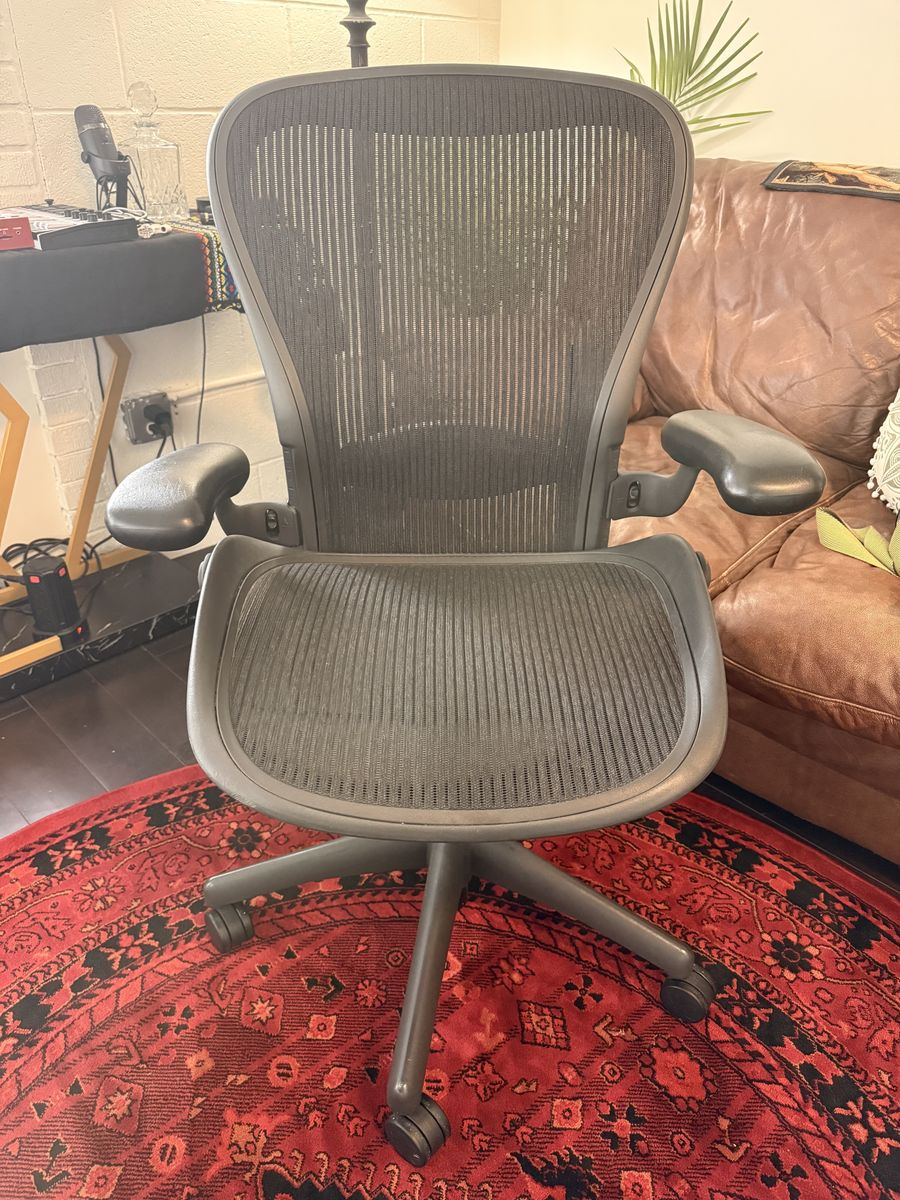 Herman Miller Aeron Classic Chair – Fully Loaded Size C - Graphite - Authentic