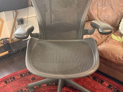 Herman Miller Aeron Classic Chair – Fully Loaded Size C - Graphite - Authentic