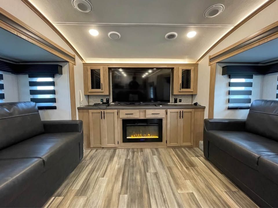 2023 Forest River Sabre 37FLH