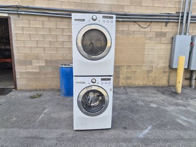 LG SET STEAM WASHER AND ELECTRIC DRYER FREE DELIVERY !