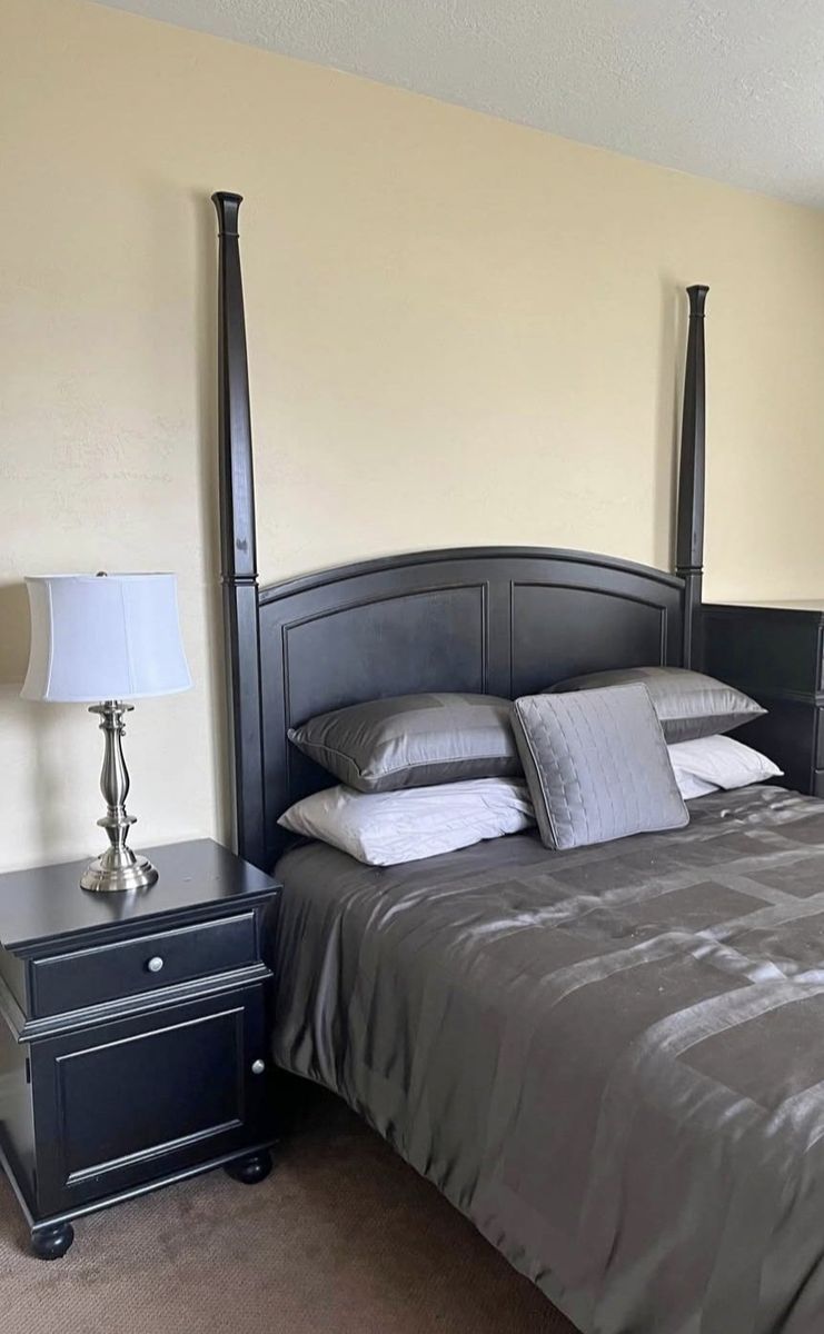 Beautiful queen bedroom set