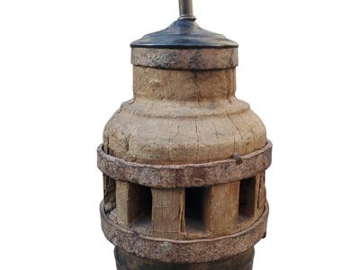 Antique Wagon Wheel Hub Table Lamp