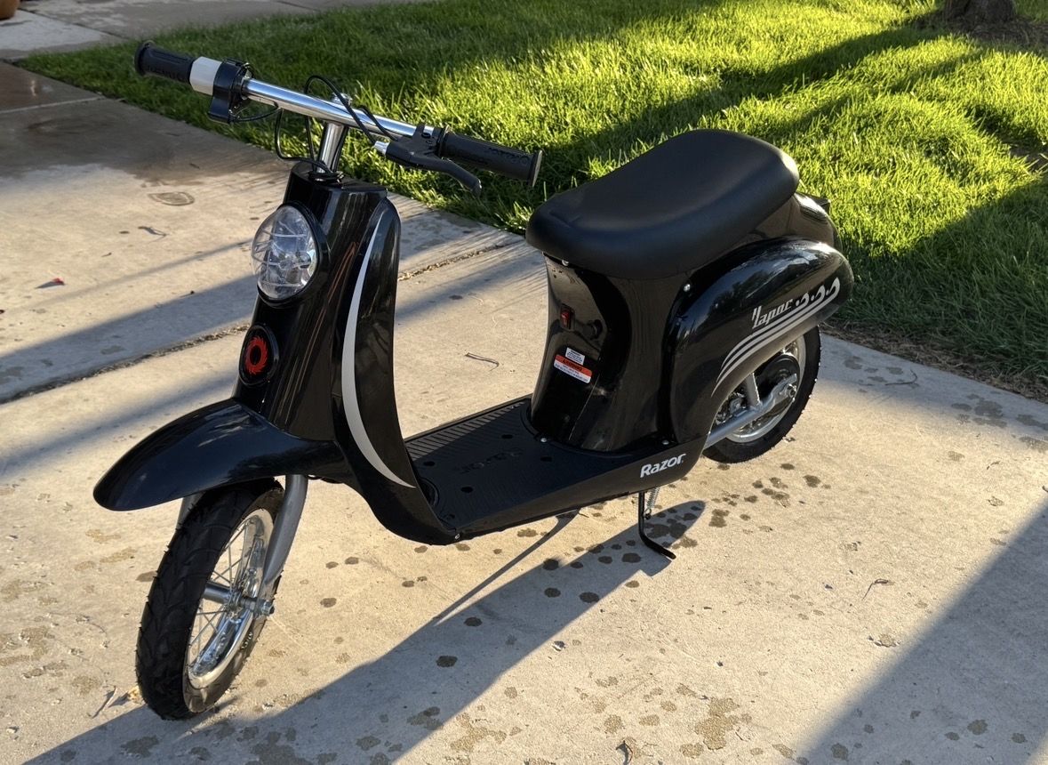 Like NEW Razor Pocket Mod Electric Retro Scooter