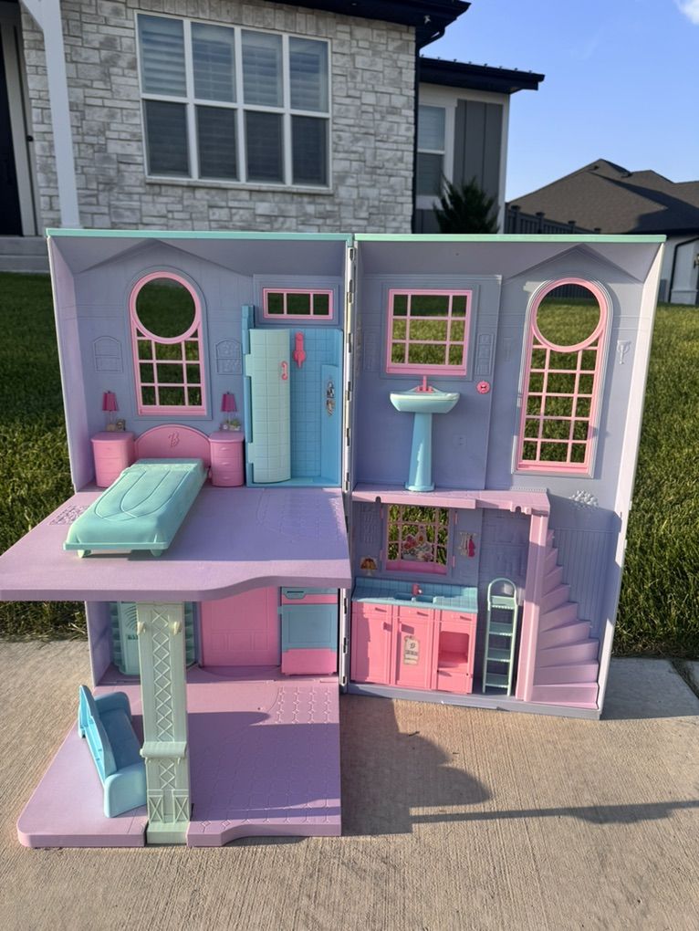 Vintage Barbie 2002 Talking Townhouse- WorkIng