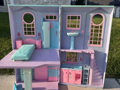Vintage Barbie 2002 Talking Townhouse- WorkIng