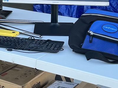 Samsung Professional Monitor - Great Condition, Perfect for Home or Office
