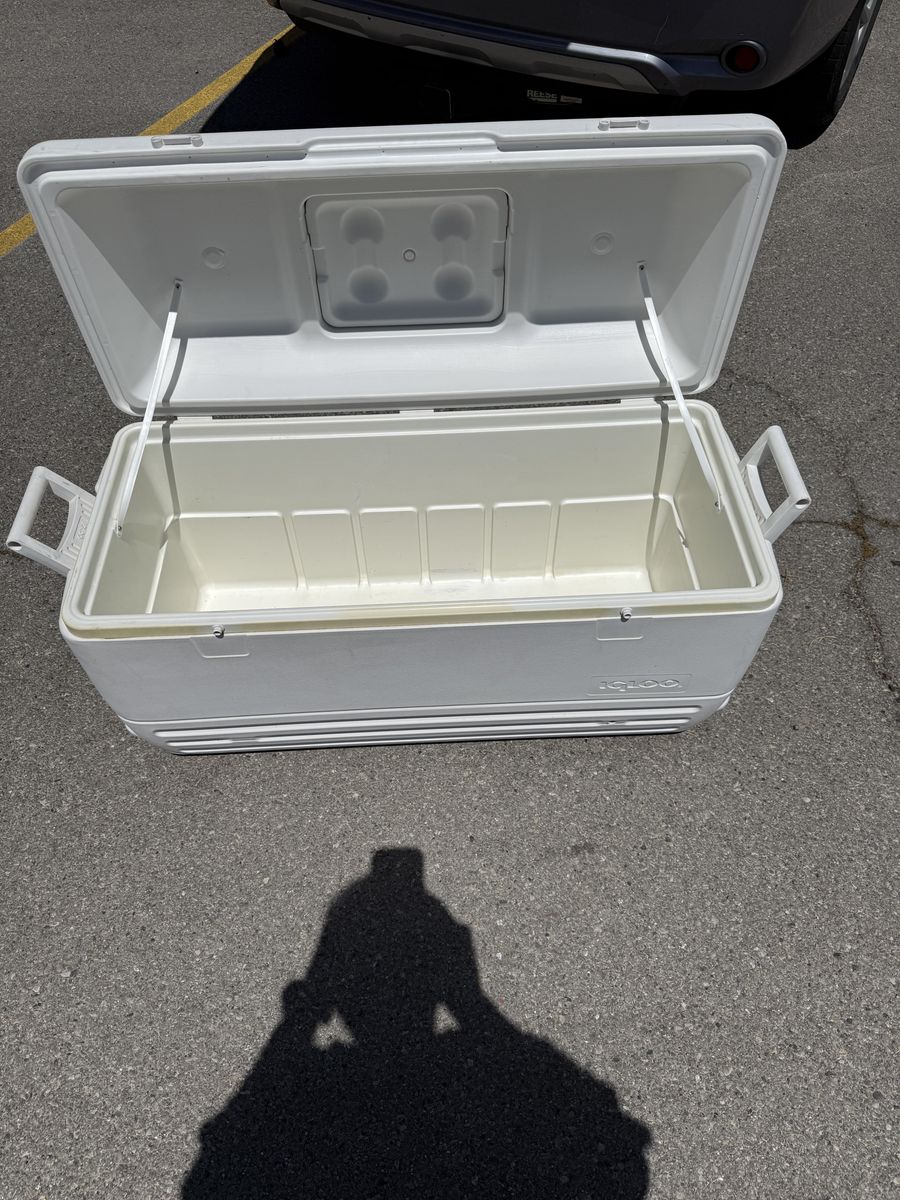 EXTRA LARGE IGLOO COOLER