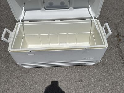 EXTRA LARGE IGLOO COOLER