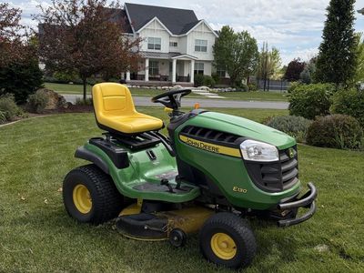 John Deere E130 Riding Lawn Mower - 100 Series Tractor with 123 Hours