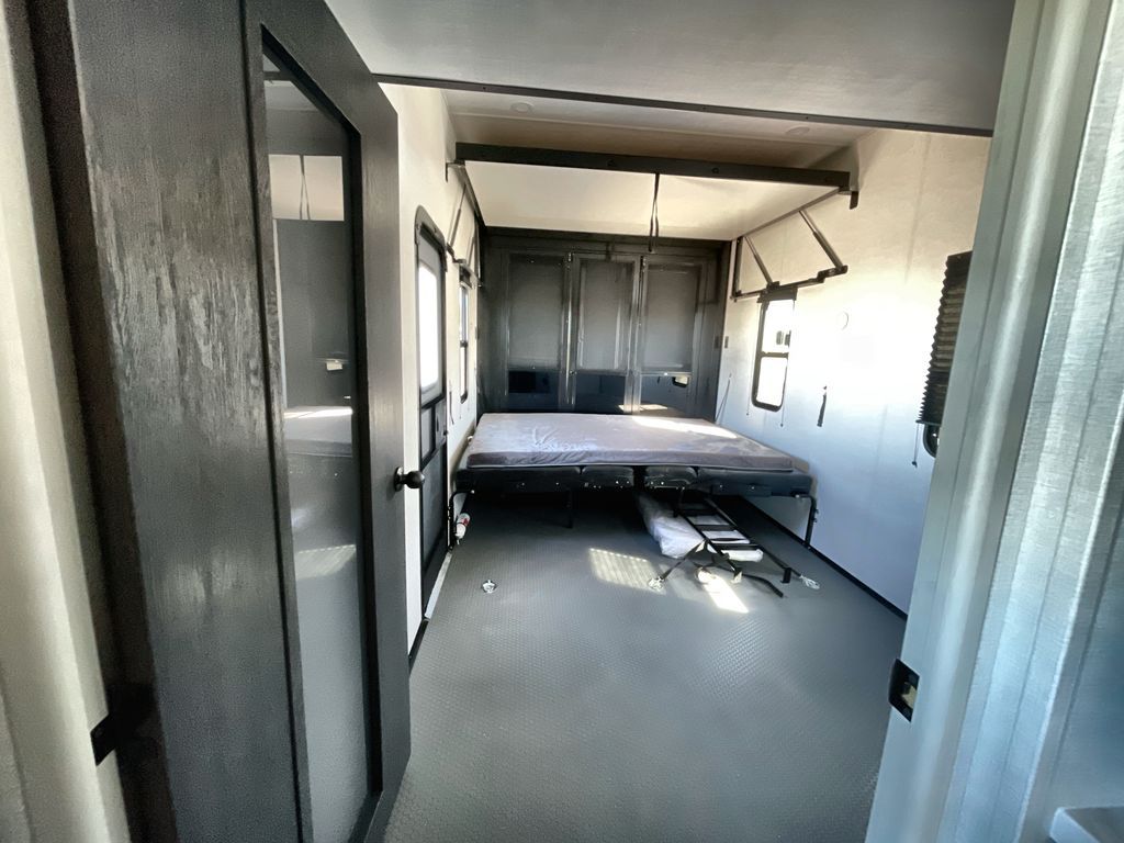 Main image 32