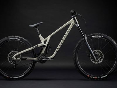 2023 Commencal Supreme V5 - Size Medium
