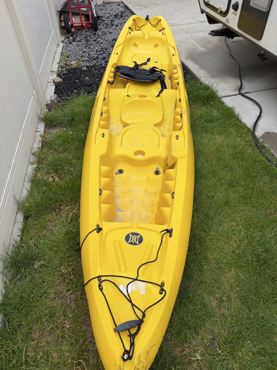 Kayak 3 person with crack in handle.