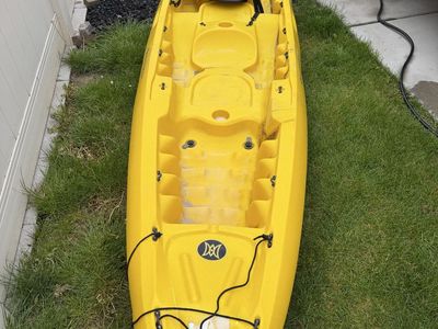 Kayak 3 person with crack in handle.
