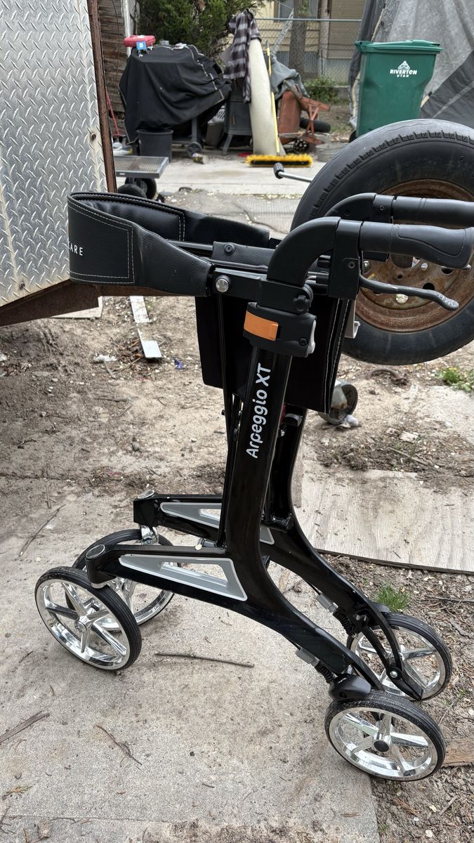Arpeggio rollator walker