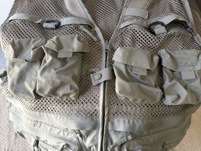 Cabela's Men's Mesh Fishing Vest with Multiple Pockets - Size M/L