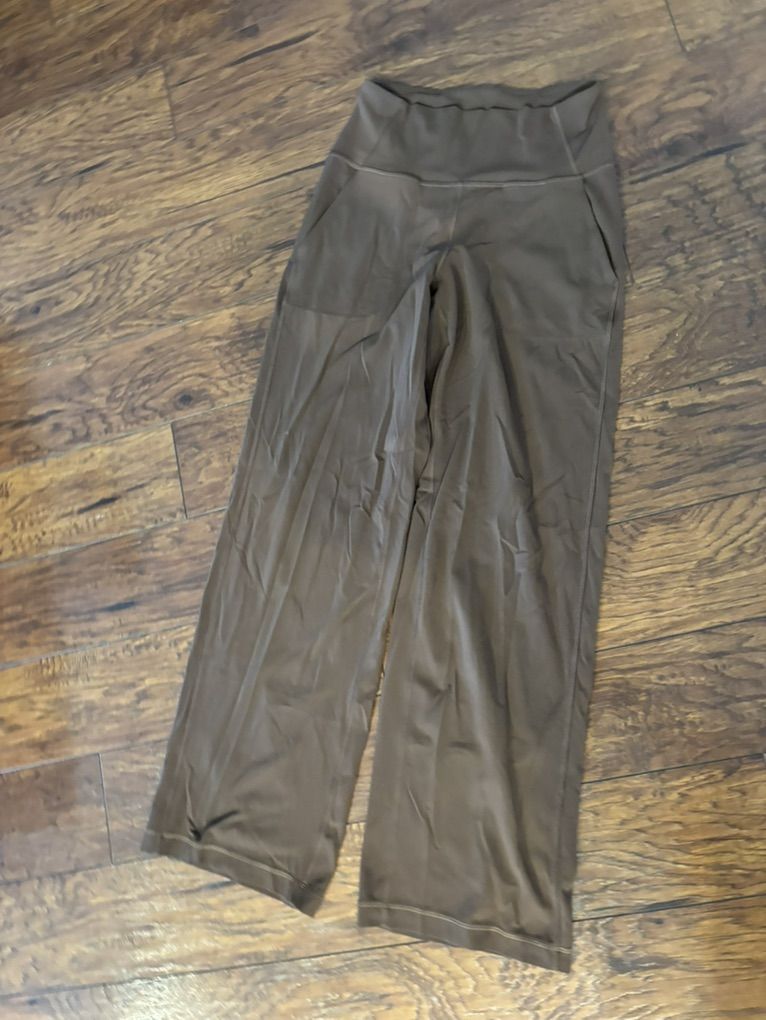 Women's LuluLemon SIze 6 Brown Straight With Pocke