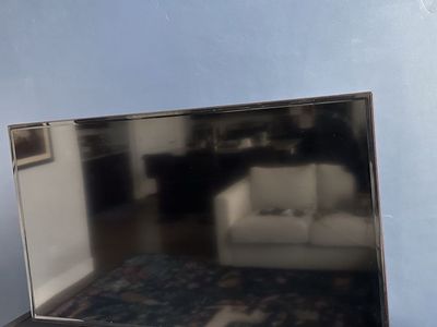 Samsung Flat Screen TV with Stand 50”