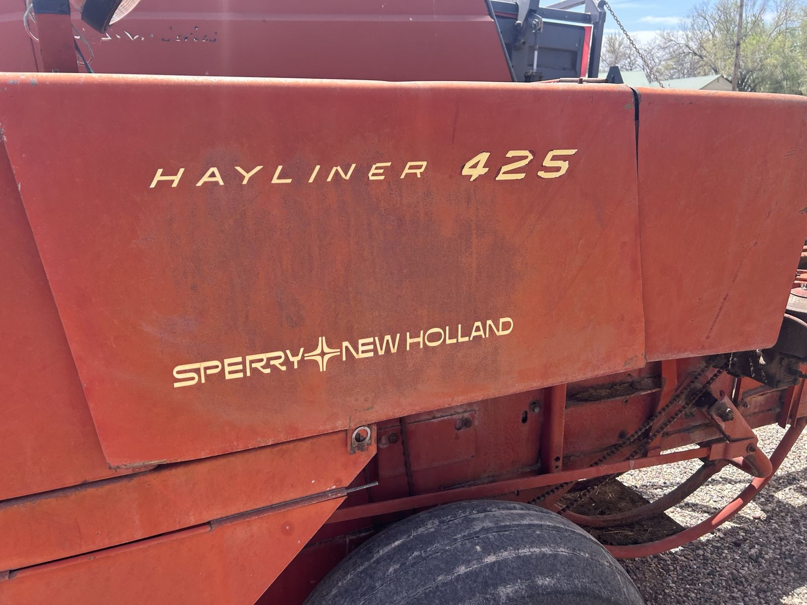 Hayliner 425 New Holland baler