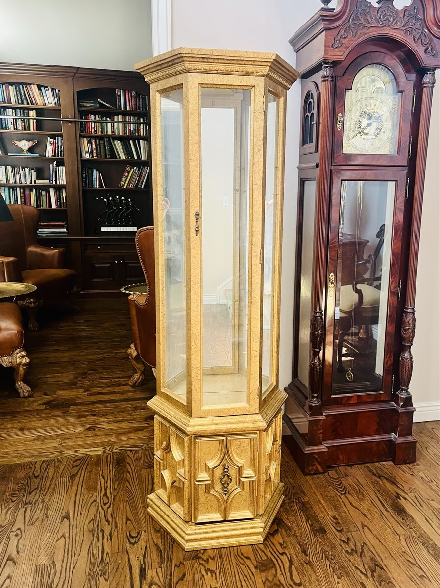 Vintage Hollywood Regency Display Curio Cabinet Gold Tone 3 Glass Shelves Showcase