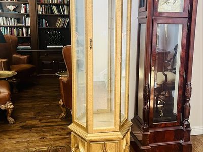 Vintage Hollywood Regency Display Curio Cabinet Gold Tone 3 Glass Shelves Showcase