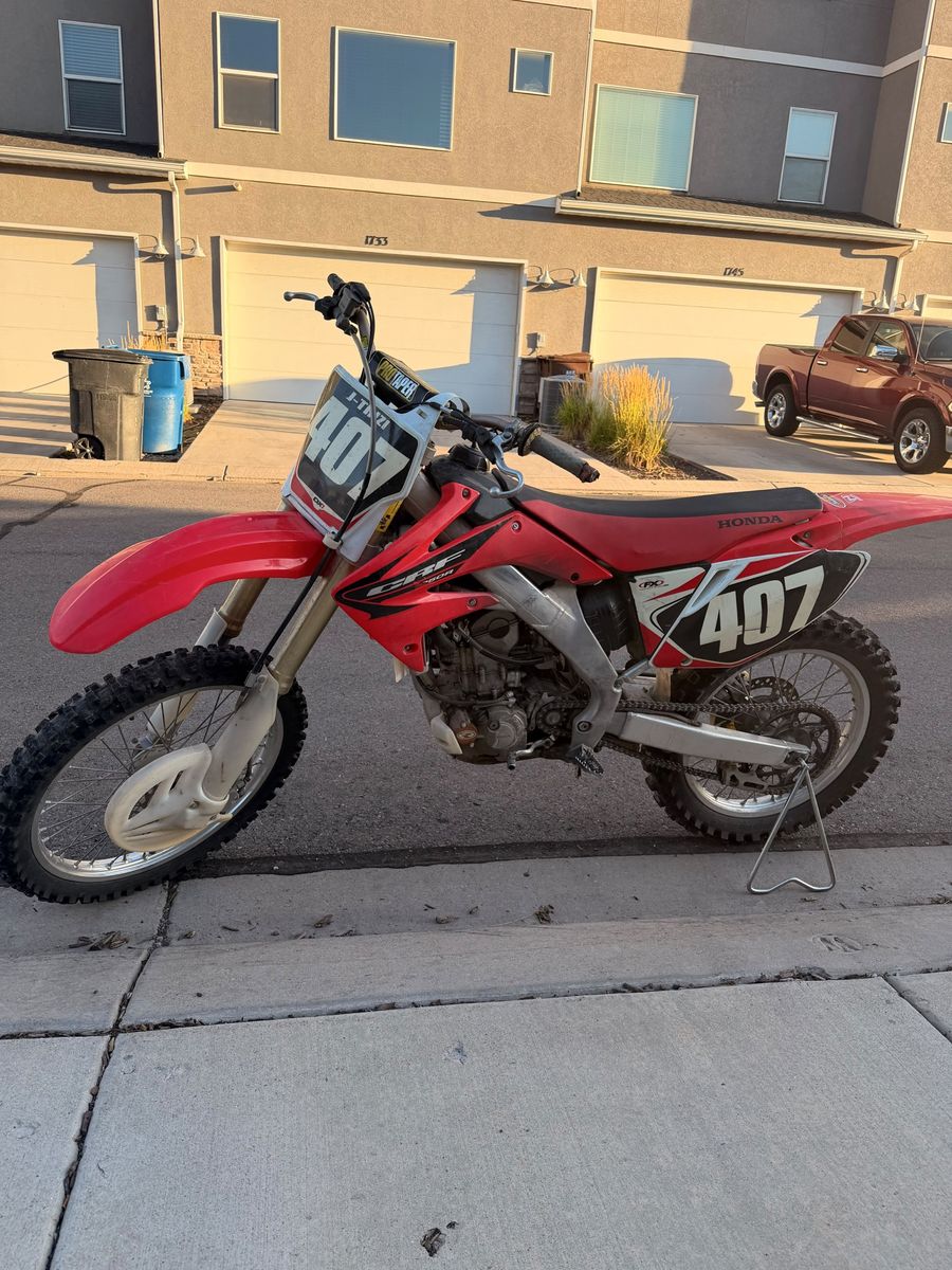 Honda CRF 250R Dirt Bike