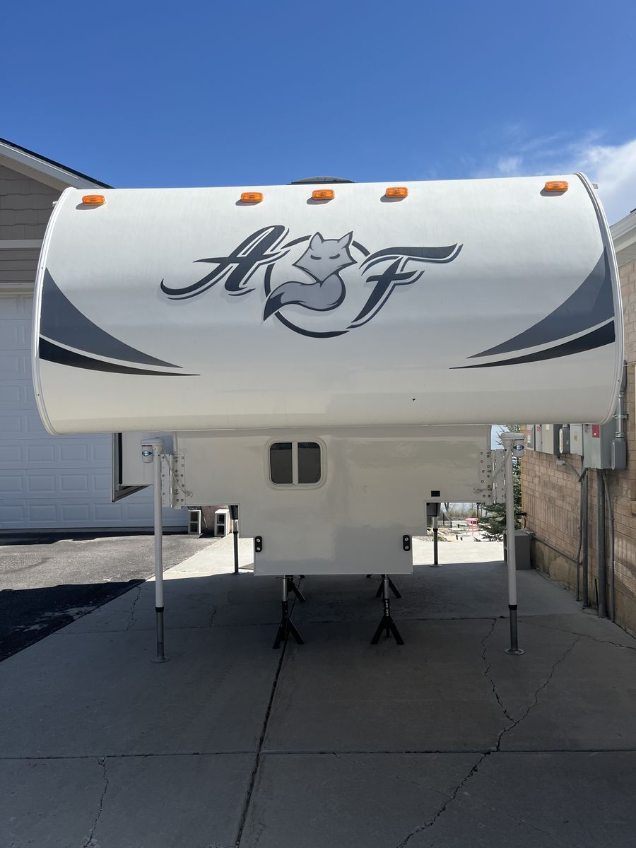 2017 Arctic Fox 811 Truck Camper