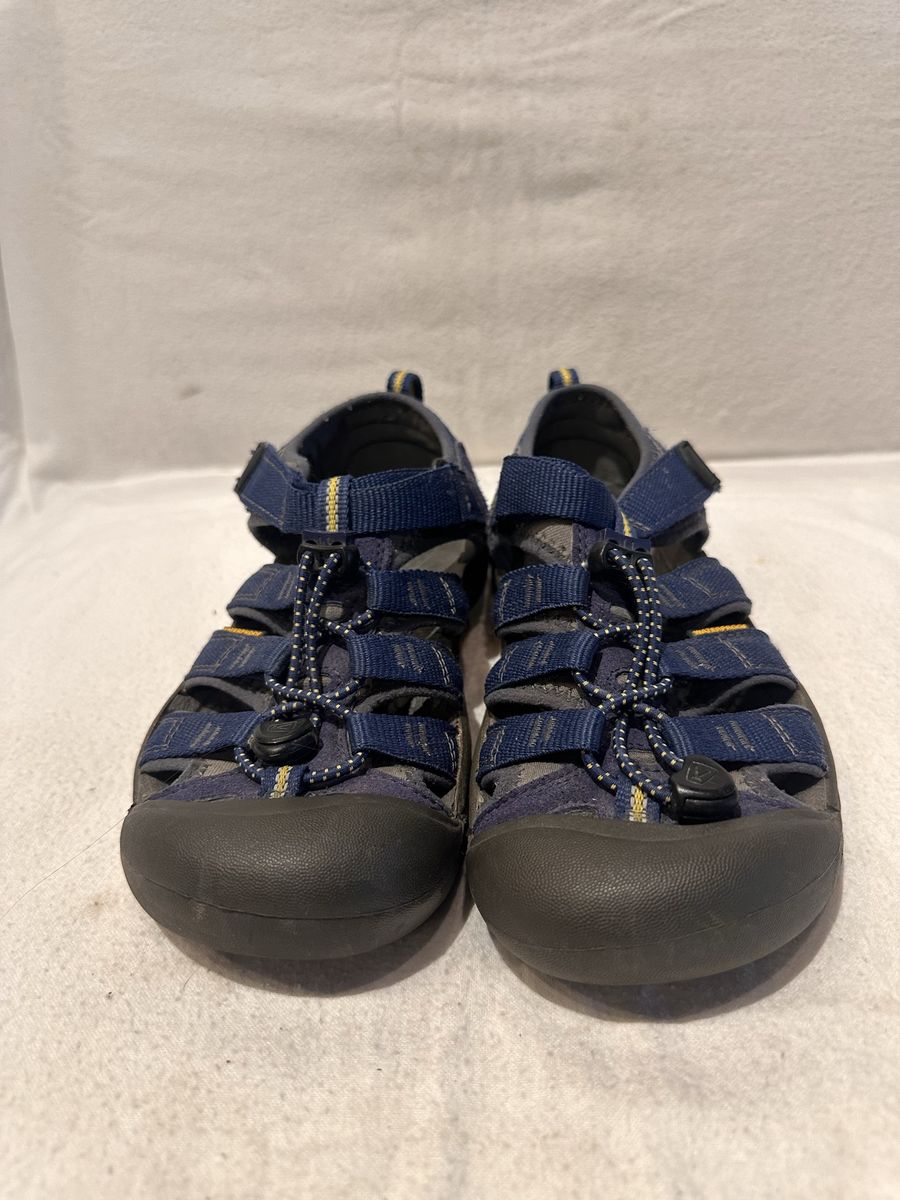 Keen youth, size 4, navy blue waterproof, hiking sandals
