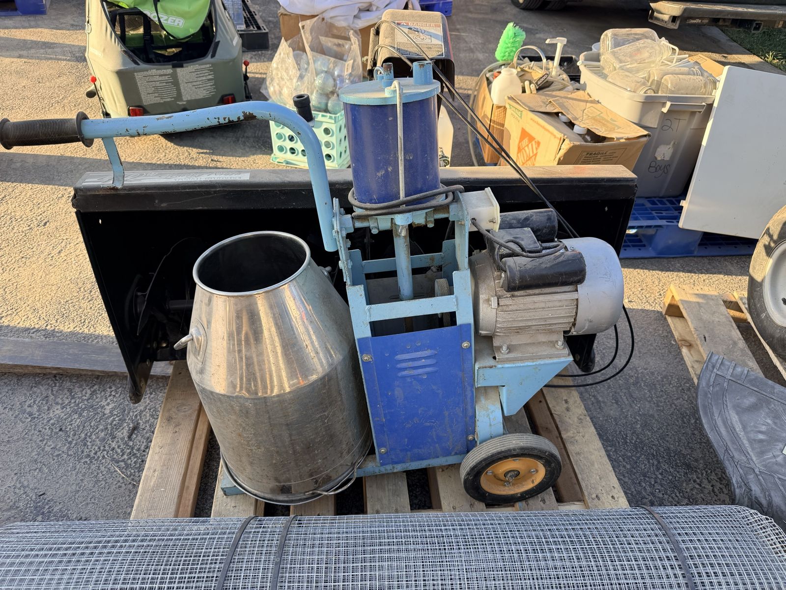 Milking Machine - Industrial Farm Equipment
