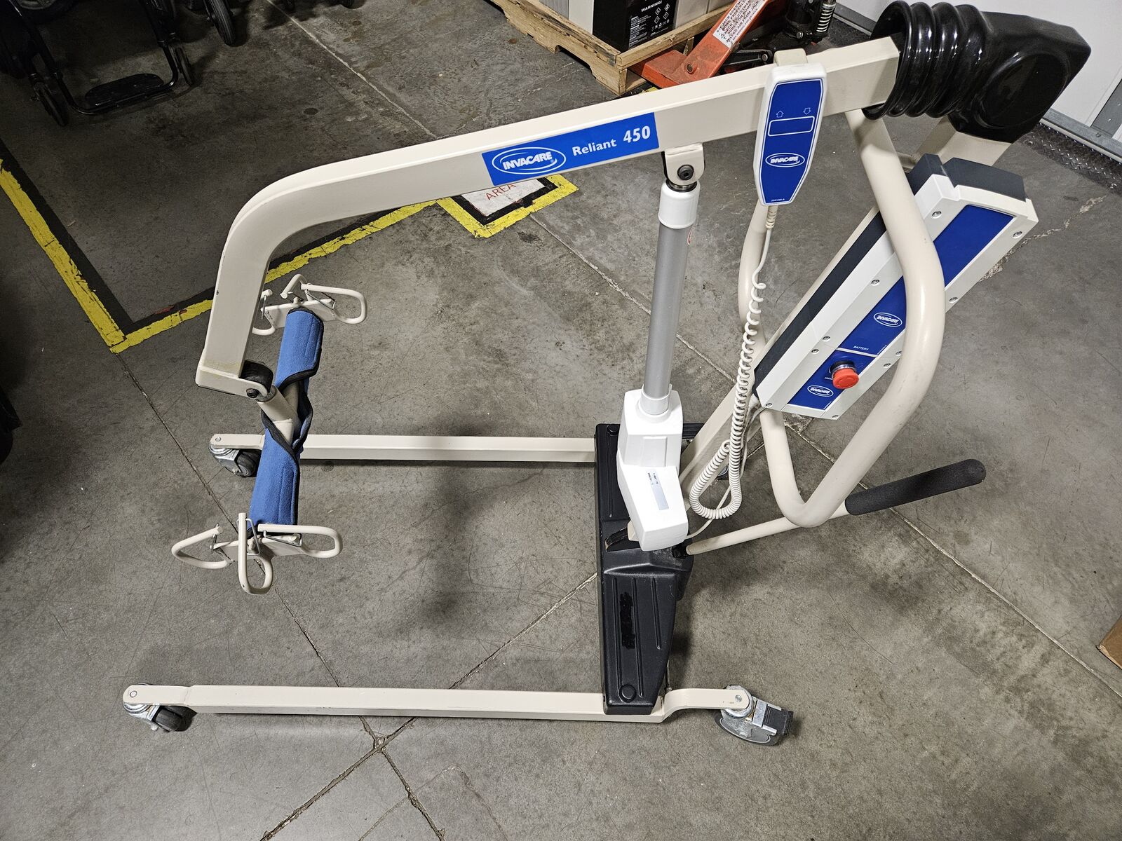 Invacare Reliant 450 patient lift