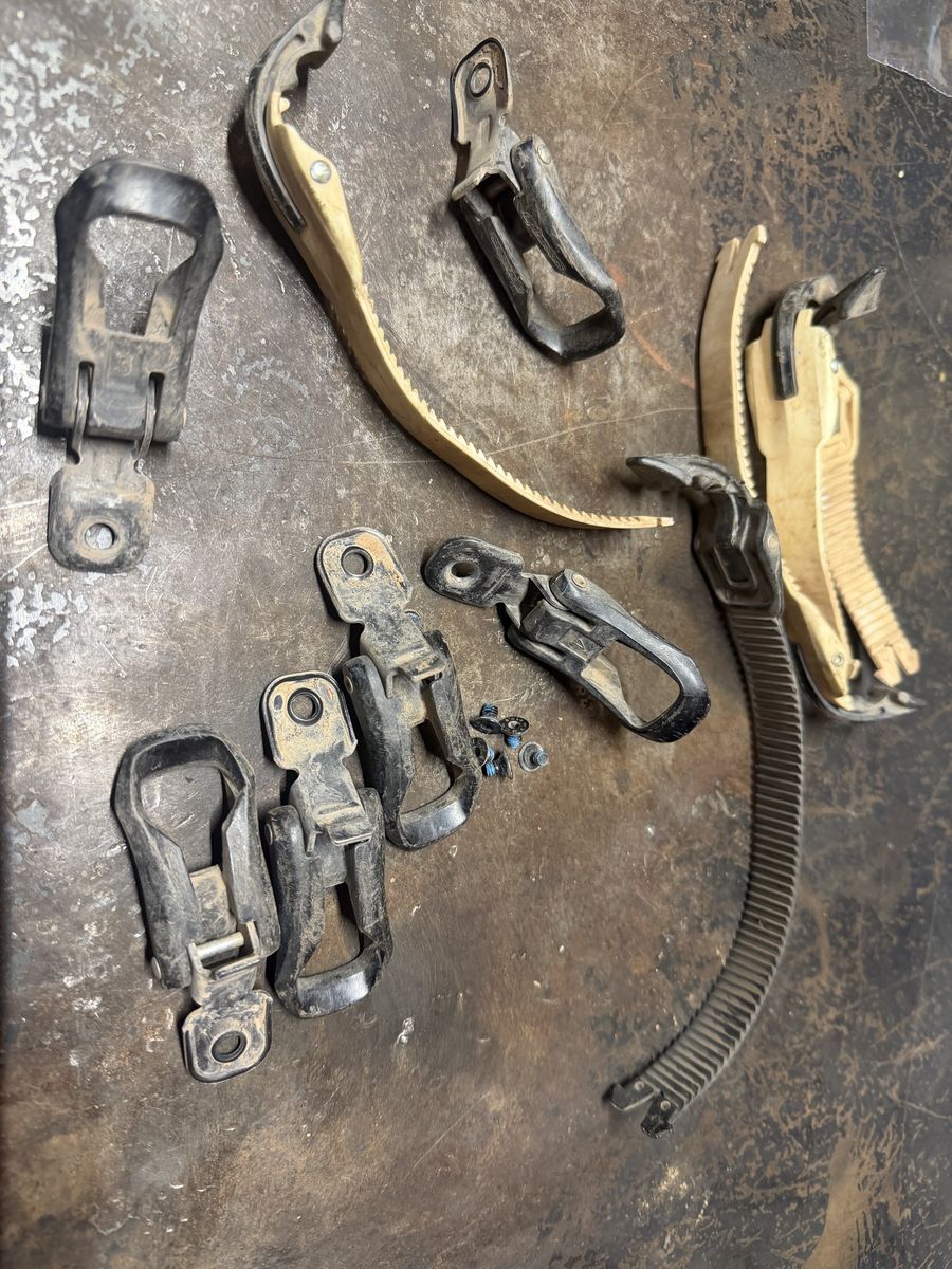 Dirt bike boot buckles