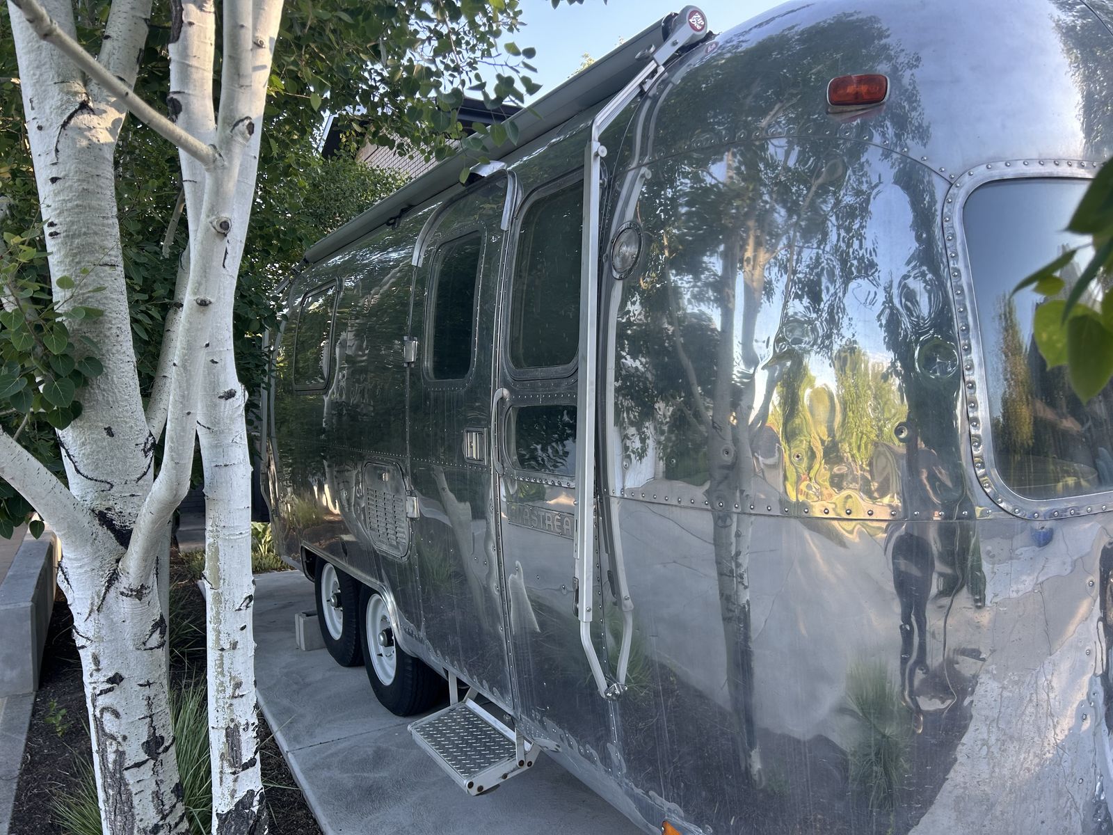 1977 Airstream Safari Travel Trailer 23ft - Road Ready, Updated Axles & Brakes