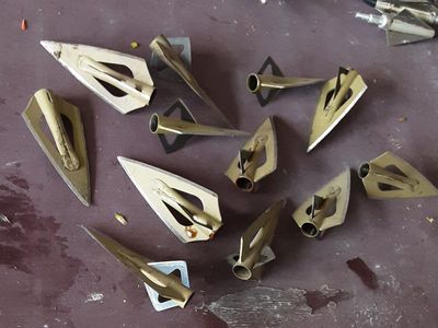 Vintage Bear “Razorbacks “ broadheads