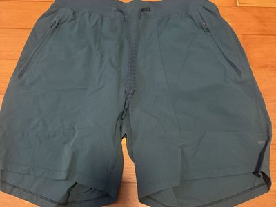 Lululemon men’s License to Train Linerless Short 7" Medium