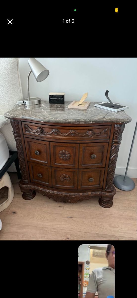 Set of 2 nightstands