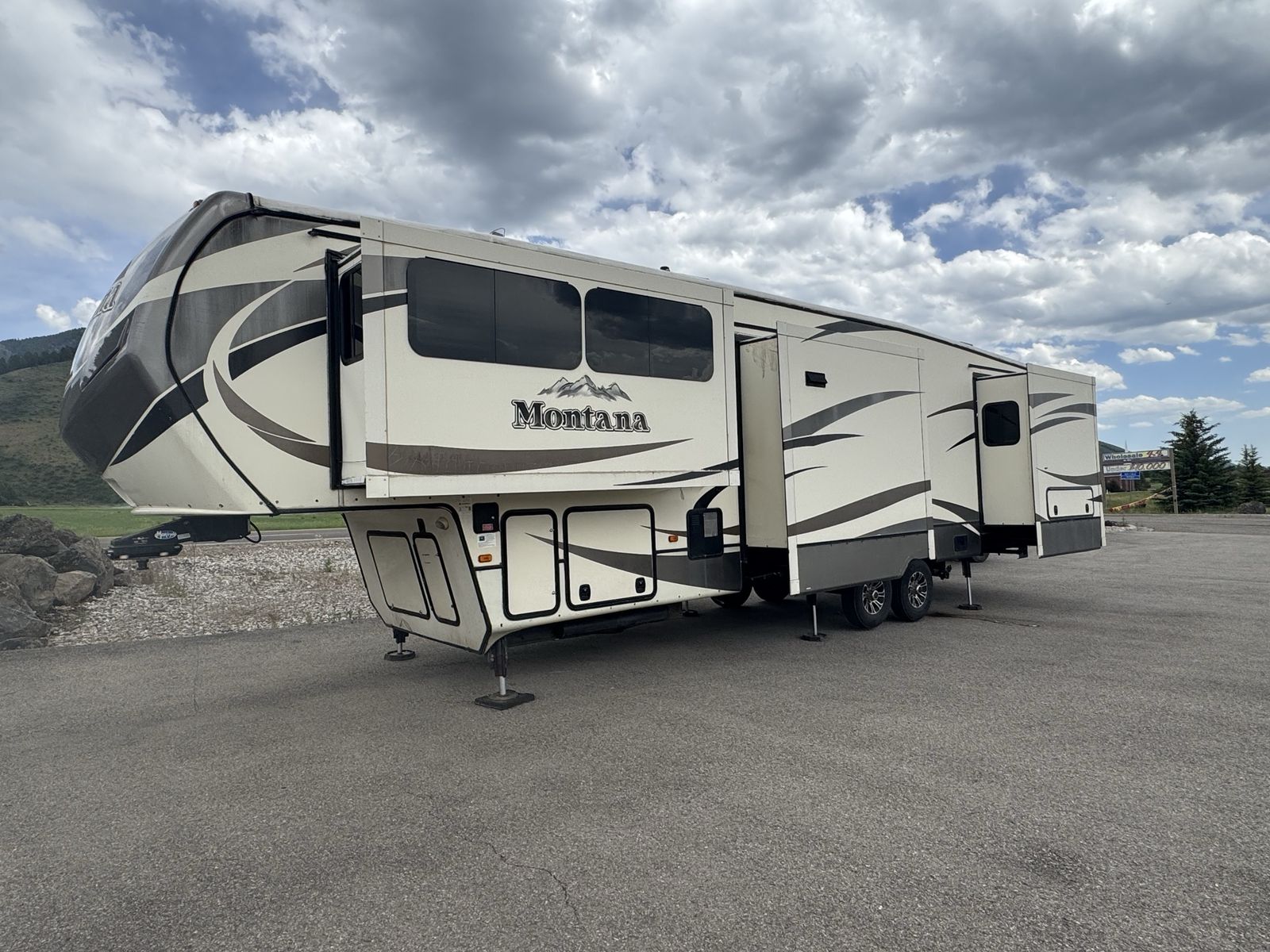 2015 Keystone Montana 3711FL Fifth Wheel RV
