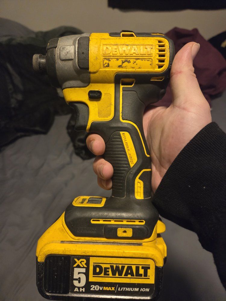 dewalt impact drill with 20v lithium 5ah battery.