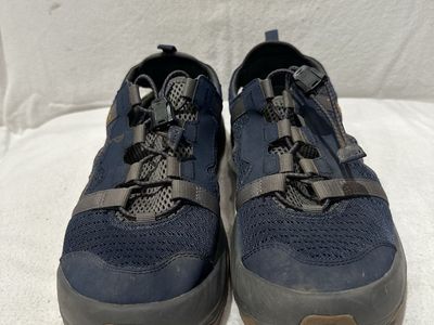 Teva men’s size 9.5 navy/gray mesh closed toe, hiking sandals