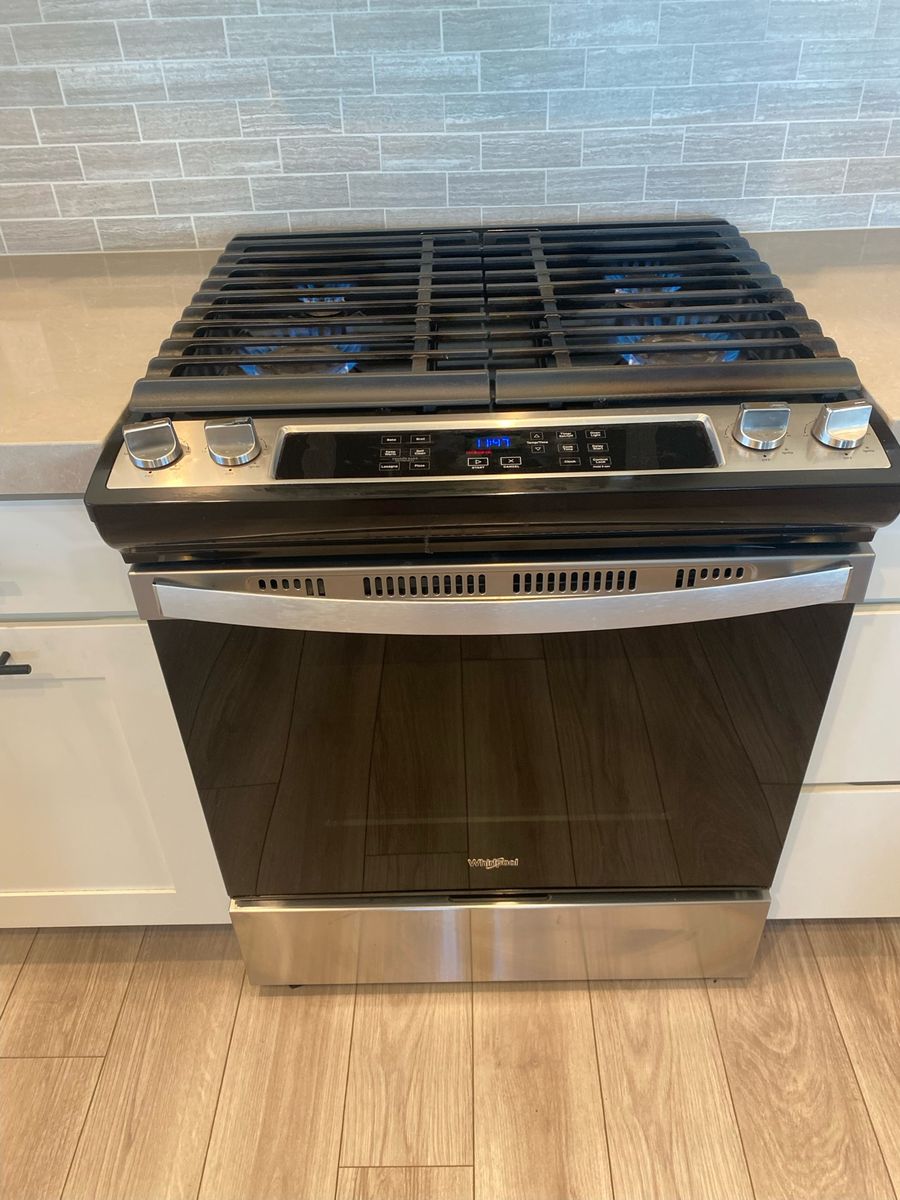 Whirlpool 30 inch front gas range/stove, stainless steel
