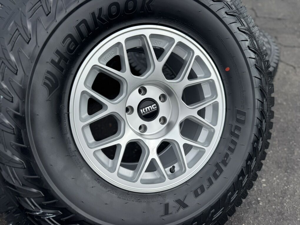 17 KMC 5 Lug 5x5 Jeep 37x12.50R17 Hankook X/T