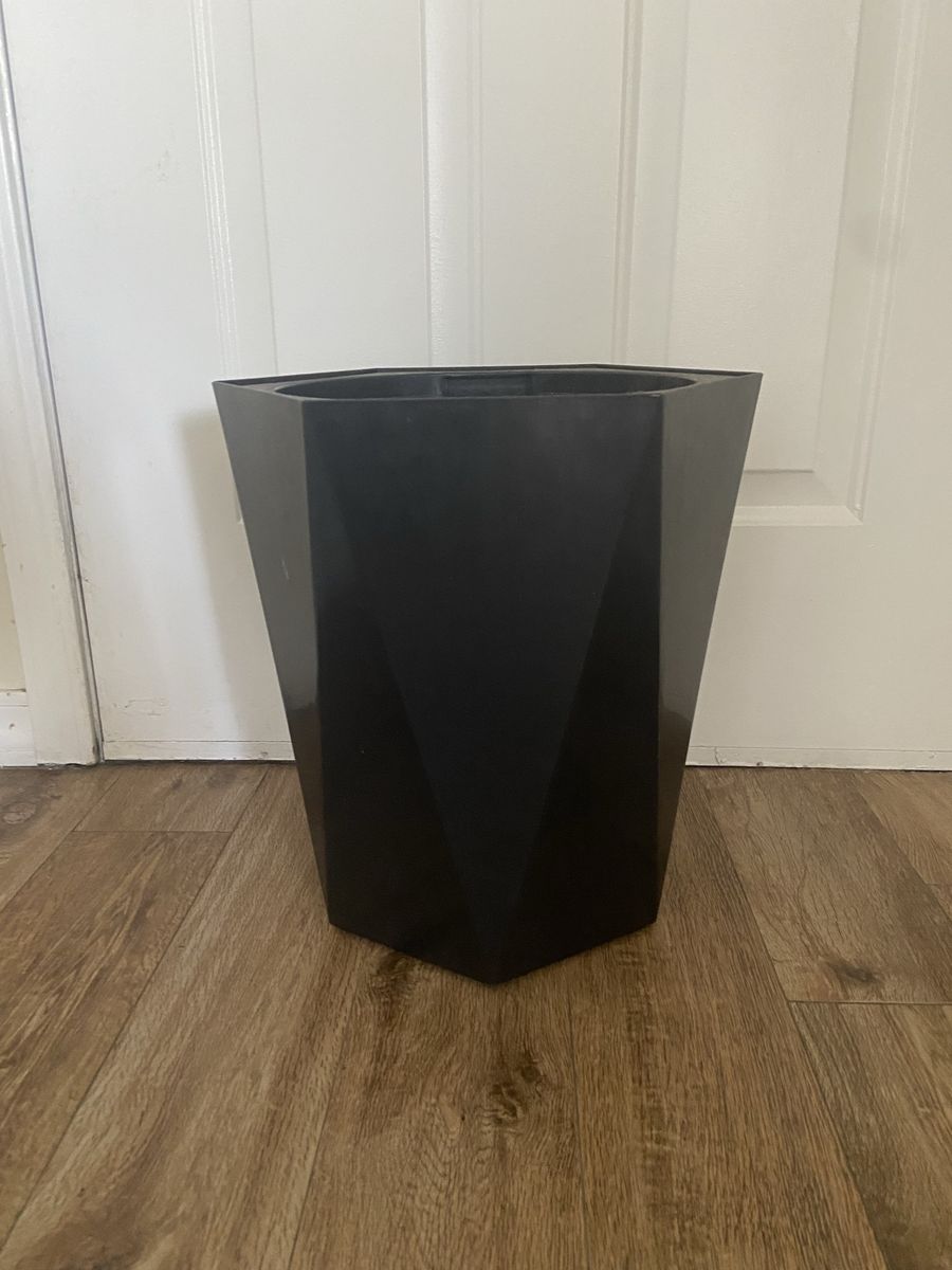 Self-watering planter