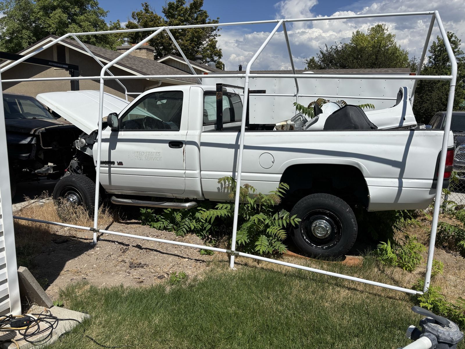 2001 Dodge Ram 2500 wrecked.