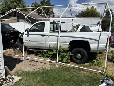 2001 Dodge Ram 2500 wrecked.