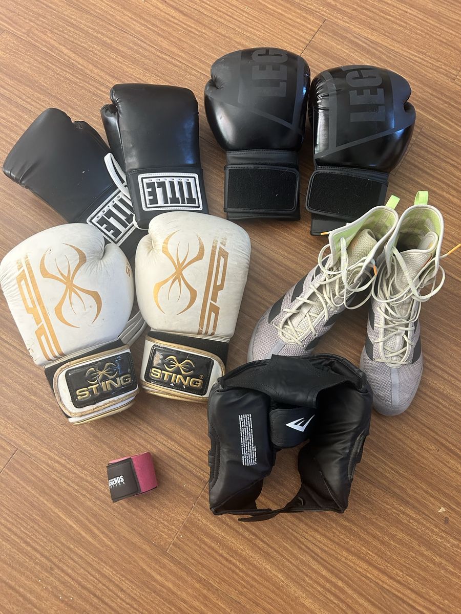 Boxing gloves, headgear, & shoes (7.5)